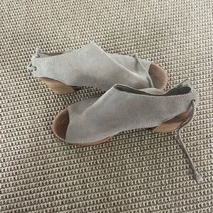 Toms Gray Open-Toe Casual Heels